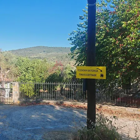 - τίνα Líri